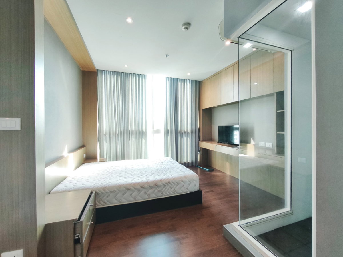 picture Condo for RENT : A Space ID Asoke Ratchada𝐒𝐢𝐳𝐞 : 73 sqm.  2 Bedroom / 2 Bathroom / Corner /City View  𝐅𝐥𝐨𝐨𝐫 : 17th floor  ✅Fully furnished - 13/16