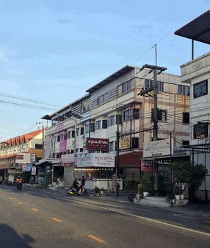 For sale with tenant, good location commercial building in Sriracha area.