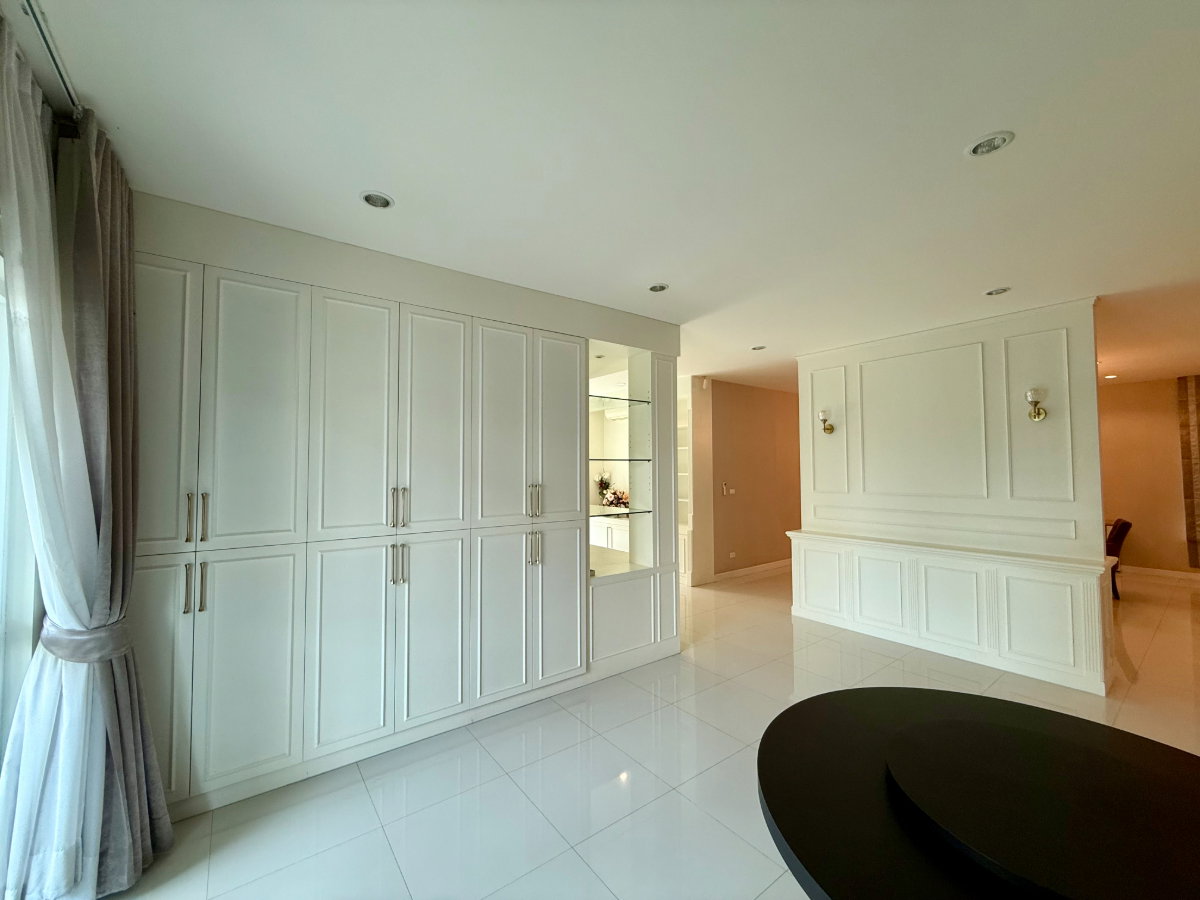 รูป ให้เช่าบ้าน/วิลล่า Villa Nakarin Onnuch-Wongwaen - 4 ห้องนอน 4 ห้องน้ำ - 388 ตร.ม. - เช่า 100,000 บาท/เดือน [BLh2610001]	 - รูปที่ 10/16