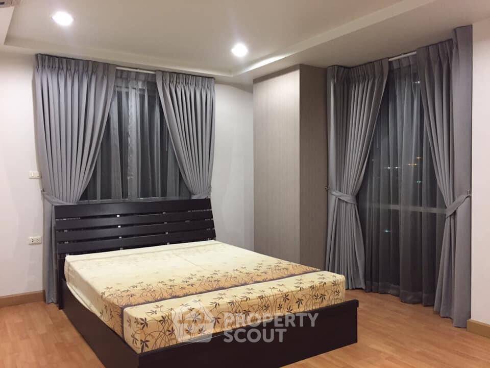 picture 2-BR Condo at Resorta Yen-Akat near MRT Khlong Toei (ID 404288) - 3/9