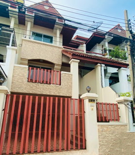รูปภาพ Townhome / Home-office for Rent at Royal Nakarin Villa