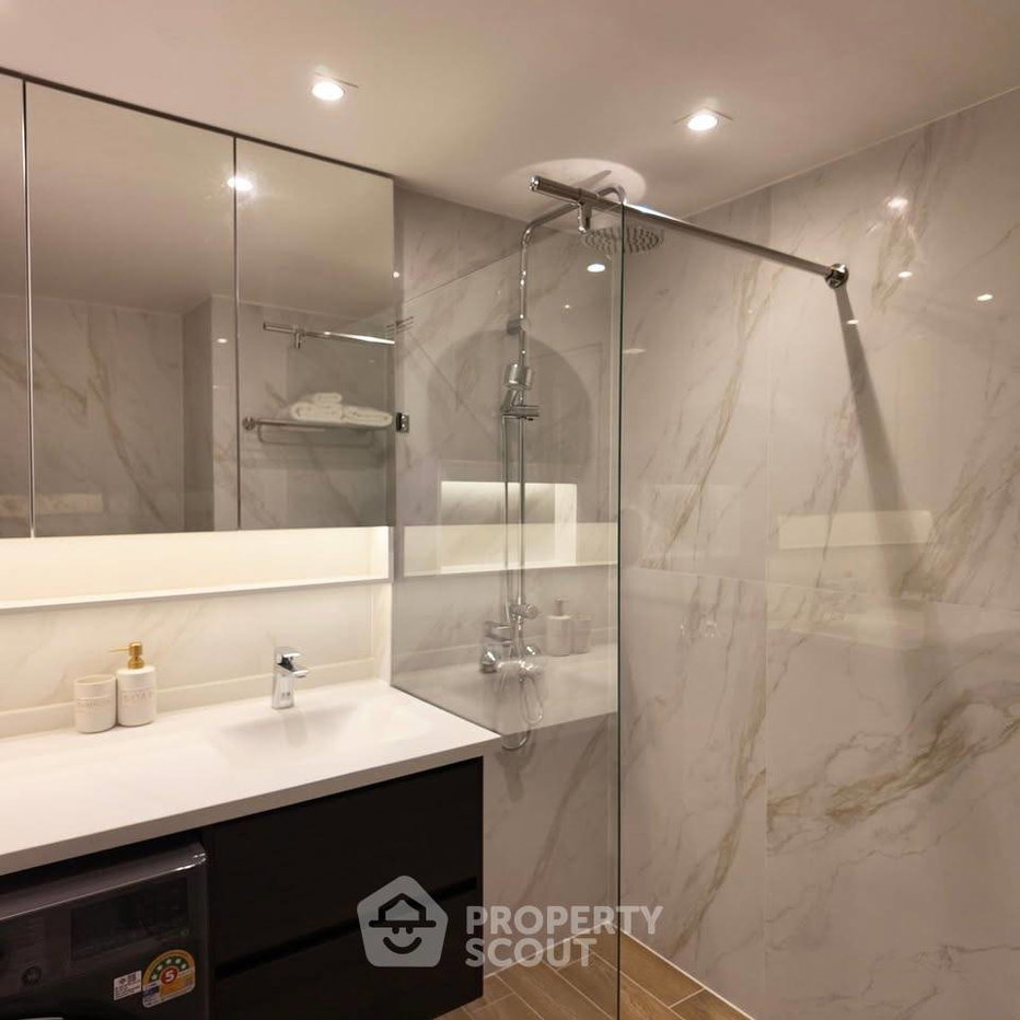 picture 22nd-Floor 1-BR Sukhumvit Suite Near BTS Nana (ID 2514563) - 12/17