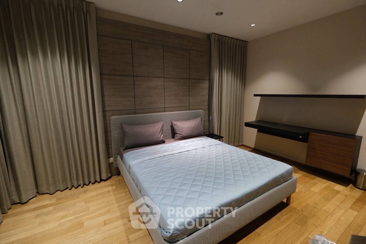 picture 2-BR Condo at The Emporio Place near BTS Phrom Phong (ID 3384671) - 2/7