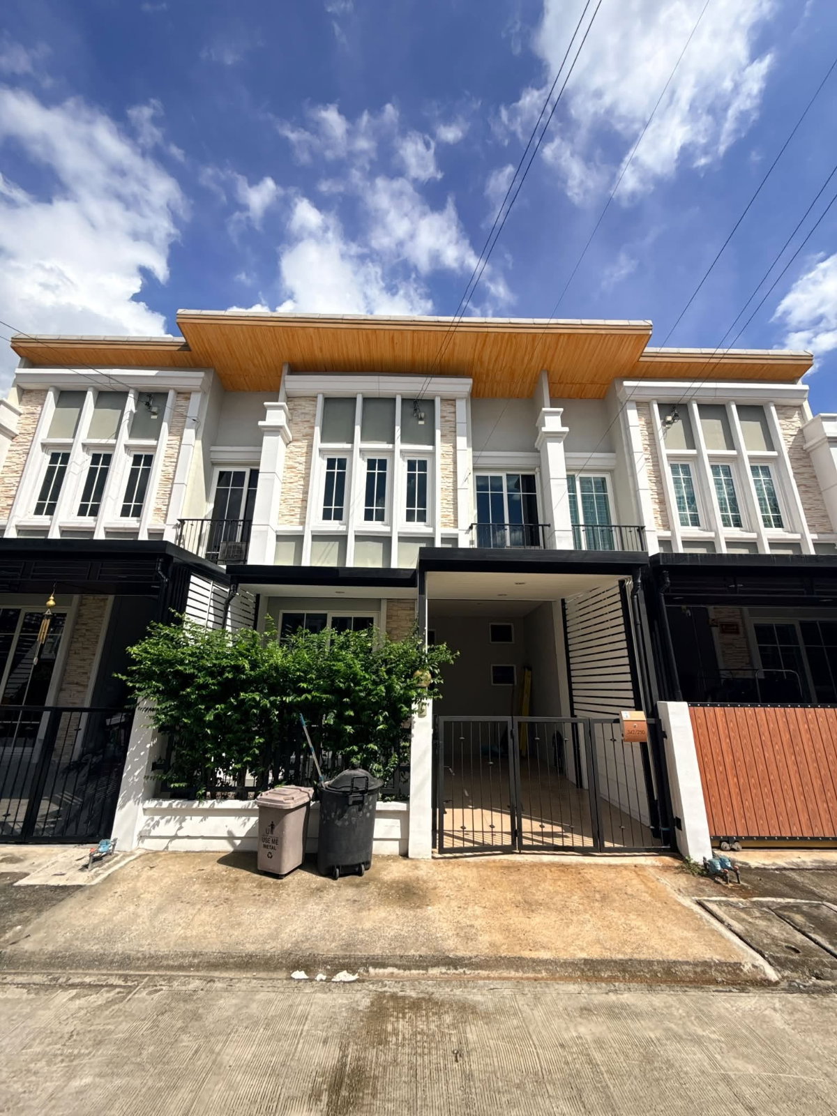 ✅ว่าง✨✨20,000 /. ให้เช่า ทาวน์โฮม “Golden Town วิภาวดี–แจ้งวัฒนะ” ✨  บ้าน 4 ห้องนอน เฟอร์ฯ และเครื่องใช้ไฟฟ้าครบ ฟรี AIS Fiber 💚ทักLINE: @682rrwqo
