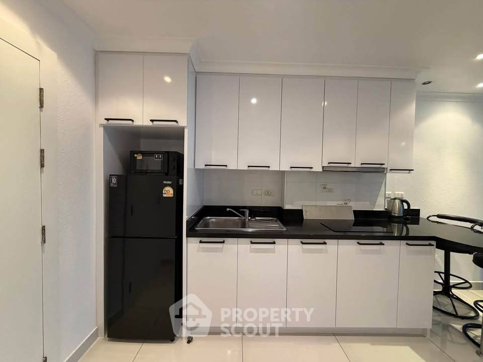 picture Studio Condo at View Talay 3 close to Phratamnak (ID 3386497) - 5/16