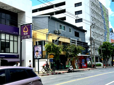 Shophouses for rent Bangkok : Shophouse/Commercial Building for Rent – ​​Soi Ekkamai