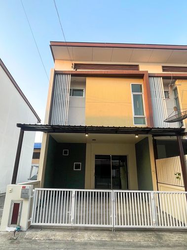 ให้เช่าทาวน์โฮม 3 ห้องนอน 130 ตร.ม. 19.7 ตร.ว. โมโน เศรษฐกิจ 39