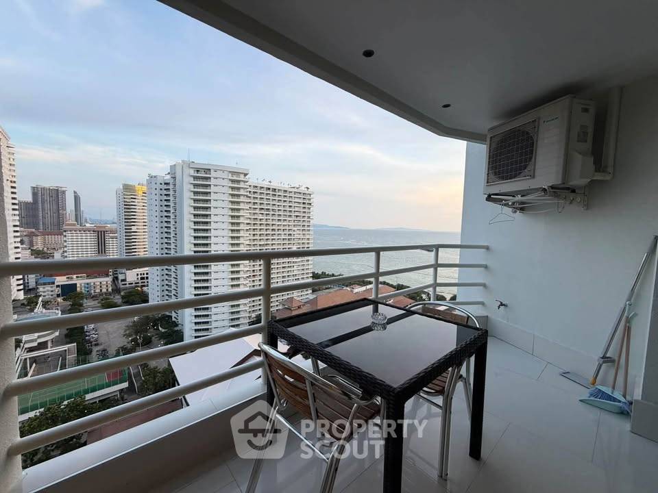 picture Studio Condo at View Talay 3 close to Phratamnak (ID 3386497) - 10/16