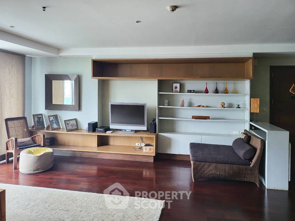 picture 20th-Floor 2-BR 145 Sqm Urbana Langsuan Condominium, BTS Ratchadamri (ID 2749311) - 1/7