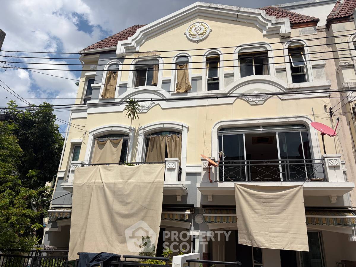 รูป พื้นที่ 200 ตร.ม. ทาวน์เฮ้าส์ 3 ห้องนอน Baan Klang Muang Swiss Town Kaset-Nawamin (ID 3378549) - รูปที่ 2/20