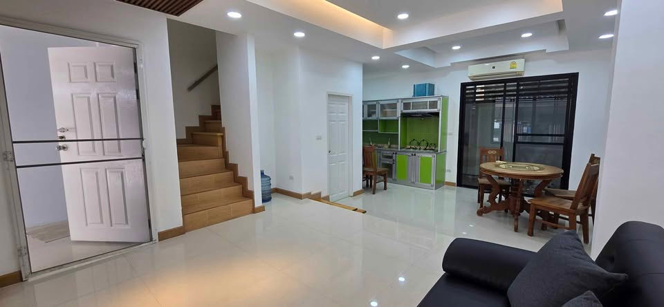 รูป *BH1-428*  หมู่บ้านนี้น้ำไม่ท่วม!!  Home Office รีโนเวทใหม่ ใกล้ BTS แบริ่ง จอดรถ 3 คัน จดทะเบียนบริษัทได้  โครงการ: หมู่บ้านสารินวิซ แบริ่ง  - รูปที่ 2/17