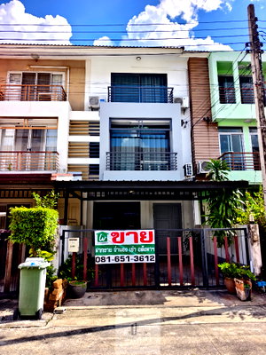 Townhouses for sale The Government Complex Changwattana  : 3-storey townhome at Vista Park Vibhavadi Village