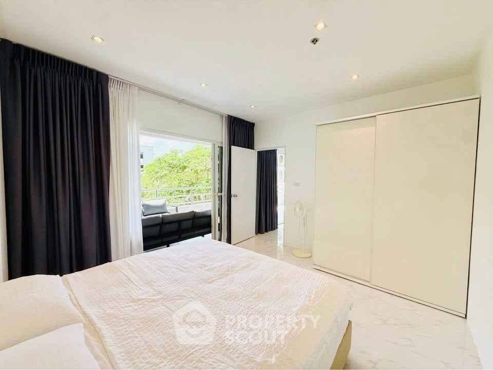 picture 2-BR Condo at View Talay 3 close to Phratamnak (ID 3387269) - 3/14