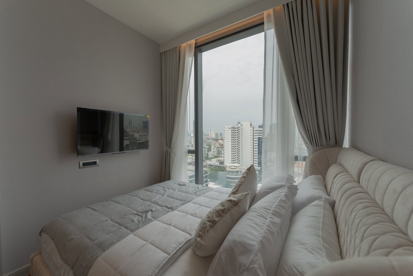 picture KHUN by YOO inspired by Starck 2 bedrooms, for rent - 27/37