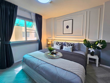 SF180 – Relax in your own private space. A peaceful, private corner unit with beautiful decor and full furnishings—ready to move in at an affordable p