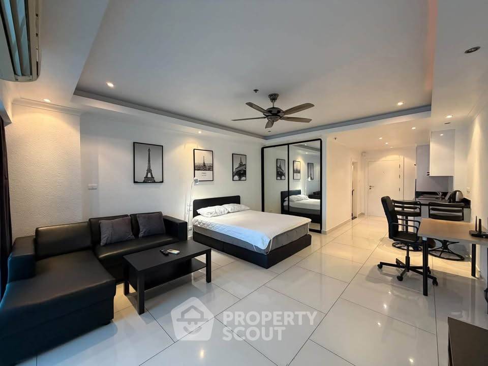 picture Studio Condo at View Talay 3 close to Phratamnak (ID 3386497) - 4/16