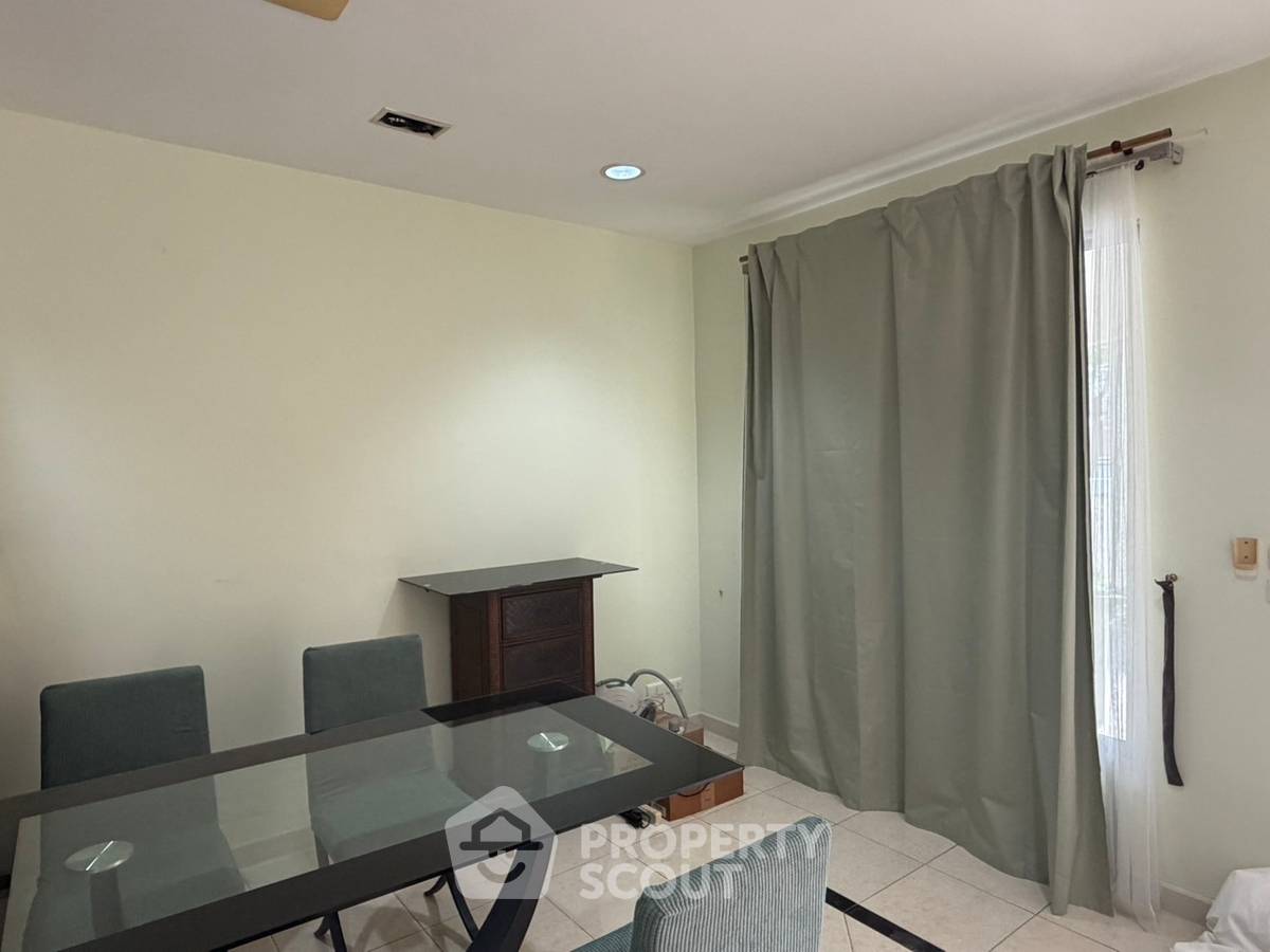 รูป พื้นที่ 200 ตร.ม. ทาวน์เฮ้าส์ 3 ห้องนอน Baan Klang Muang Swiss Town Kaset-Nawamin (ID 3378549) - รูปที่ 7/20
