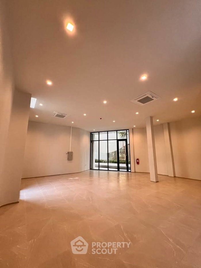picture Spacious 1-BR 87 Sqm Condo At COBE Kaset-Sripatum (ID 3386737) - 3/5