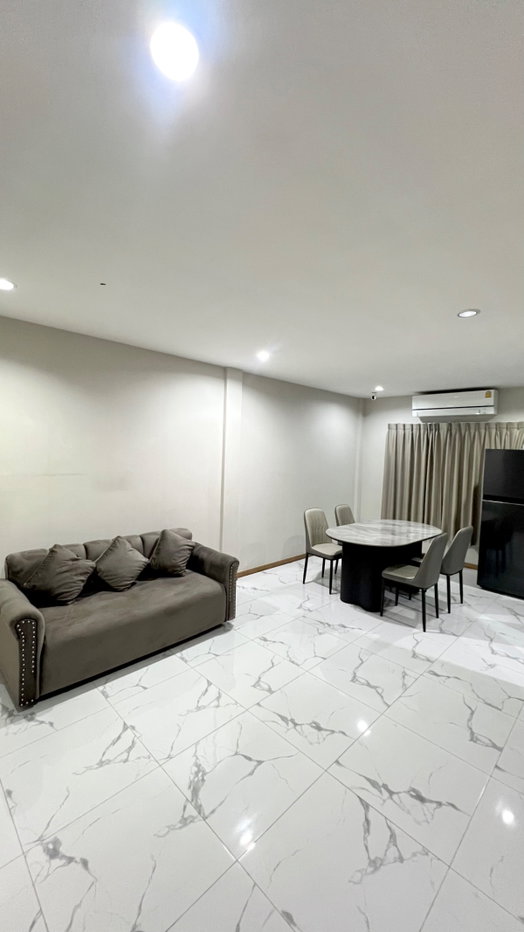 รูป ให้เช่าบ้านทาวน์โฮม 3 ชั้น (หลังมุม)ใจกลางรัชดา-ลาดพร้าว  โครงการ สิริเฮ้าท์ รัชดา 18   - รูปที่ 8/23