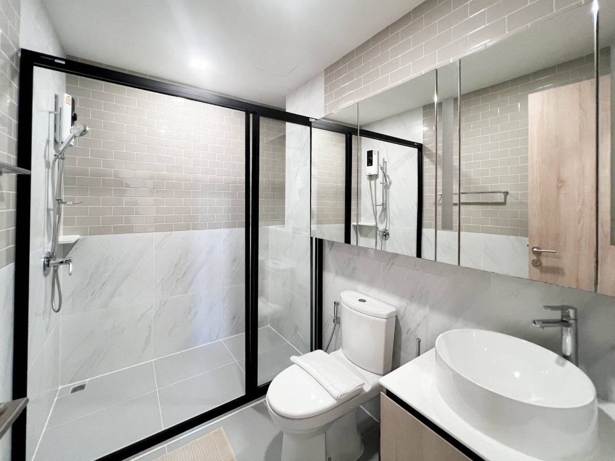 picture XT Phayathai | Trendy City Center Condo, Prime Location, Ready to Move In - 9/21