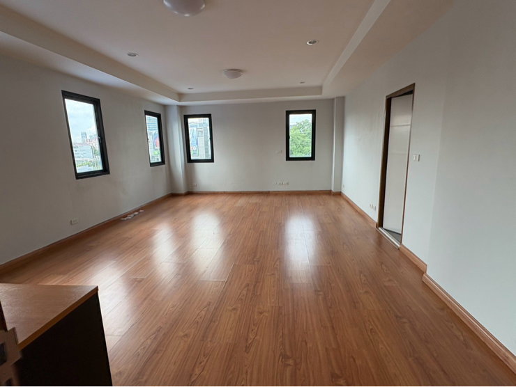 รูป 🏢 For Rent > อาคารพาณิชย์ 5 ชั้น ใกล้ BTS พระโขนง สนใจติดต่อ Line @unicondo.official  - รูปที่ 3/8