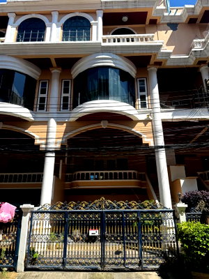 Townhouses for rent วิทยาลัยเสนาธิการทหาร : Code: 26KJ5396  for rent Thong Lo Classic Home 🔥🔥 Line ID: @kjcondo (with @)🔥🔥