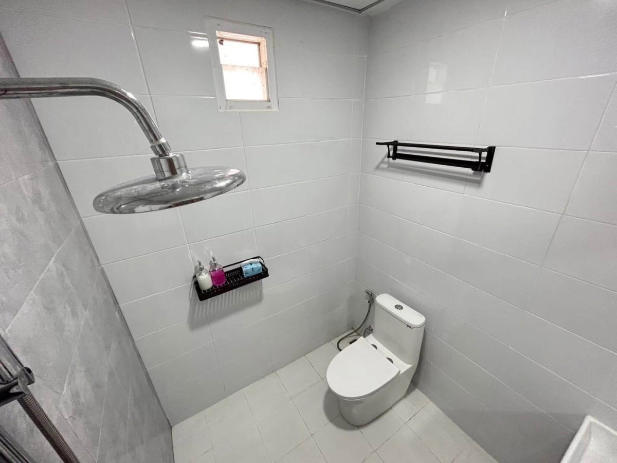 รูป ให้เช่าทาวน์โฮมหลังริม ม.ตระกูลทอง ไร่กล้วย ศรีราชา - รูปที่ 5/8