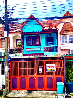 ทาวน์โฮม ถนนศรีนครินทร์ : ขายทาวน์เฮาส์ 2 ชั้น  ใกล้ซีคอนศรีนครินทร์ (เจ้าของขายเอง)