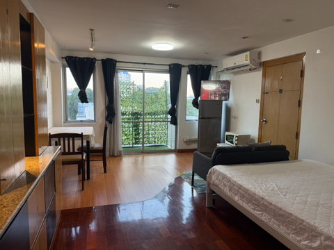 Condo for rent: Raintree Villa. Tel. 099-998-3897.