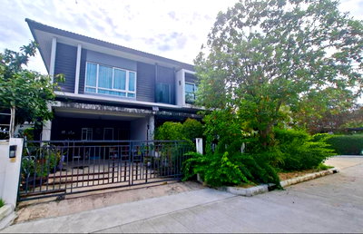 บ้านเดี่ยว ถนนลำลูกกา : ขายบ้าน THE CENTRO วัชรพล  ขนาด 68.2 ตร.วา พื้นที่ใช้สอย 225 ตร.ม แบบ 4ห้องนอน 4ห้องน้ำ