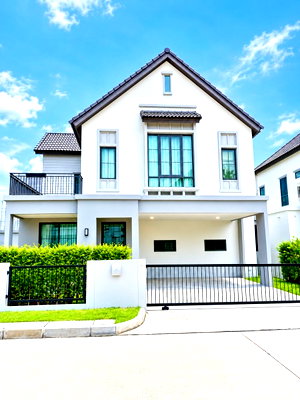 Houses for rent Bangkok : 			3-Bedroom Mansion for Rent Sansiri Krungthep Kreetha Animal Hospital 24hrs in front of the village.          