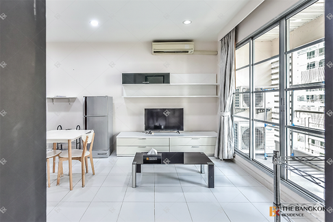 Easy Start with a City Dweller Lifestyle Baan Klang Krung Siam Pathumwan near Airport Rail Link Phaya Thai Station
