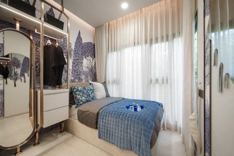 Down payment resale for LIFE Charoen Nakhon-Sathorn condo (42 sq.m.): 2 bedrooms, 1 bathroom, corner unit, near BTS Krung Thon Buri.