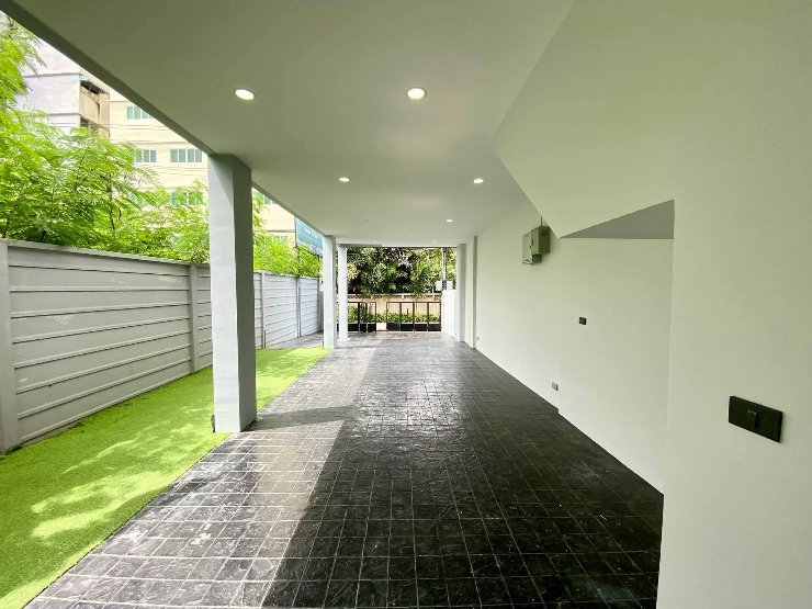 รูป House For Rent Close to BTS Punnawithi Fully furnished - รูปที่ 13/15