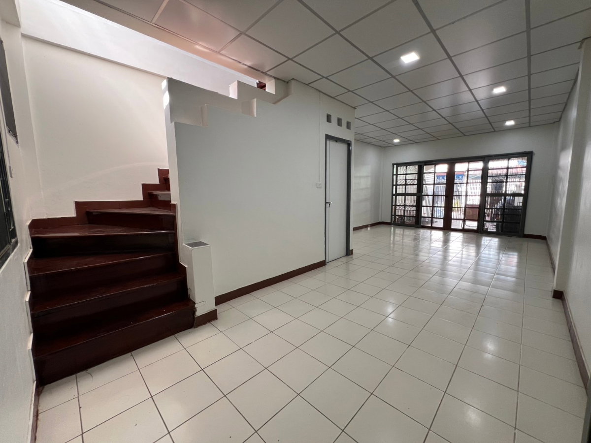 รูป ขายบ้าน หมู่บ้านมนวดี บางบัวทอง    - รูปที่ 2/11