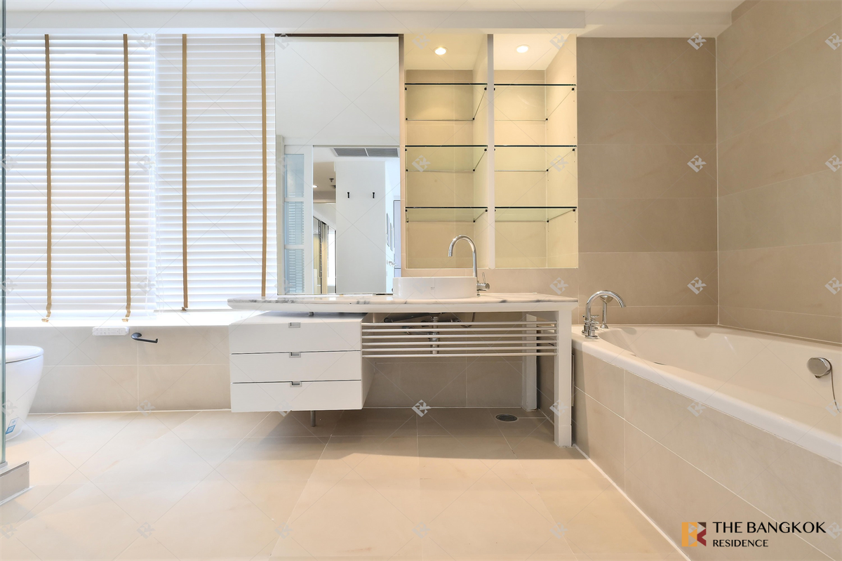 picture Luxury Unit, Ready for You Without the Wait Langsuan Ville near BTS Ratchadamri - 3/10