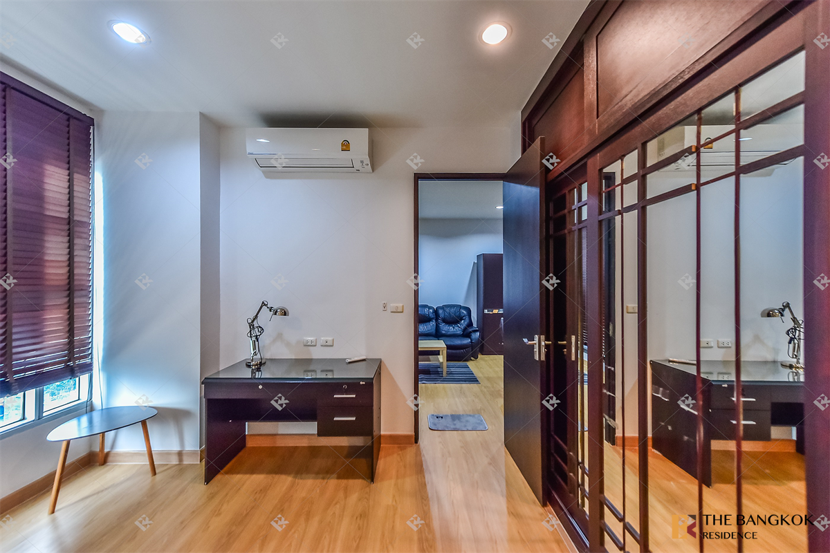 picture Baan Klang Krung Siam Pathumwan near BTS Ratchathewi Condo in High-potential, Central City Location - 7/10