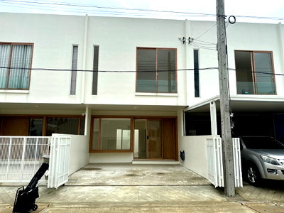 Townhouses for rent : Townhome for rent, Nora Bangna Village Tel.0999983897