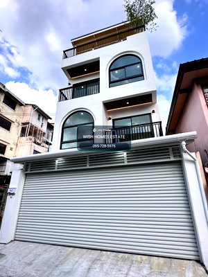 Townhouses for sale Department of Cultural Promotion  : R530 🔥 Townhome with a detached-house feel! No shared walls or roofs with neighbors. Near MRT Huai Khwang. Only 8.69 million.