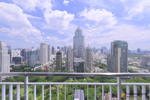 เออร์บานา หลังสวน คอนโดหรูสุด Luxury ย่านธุรกิจ