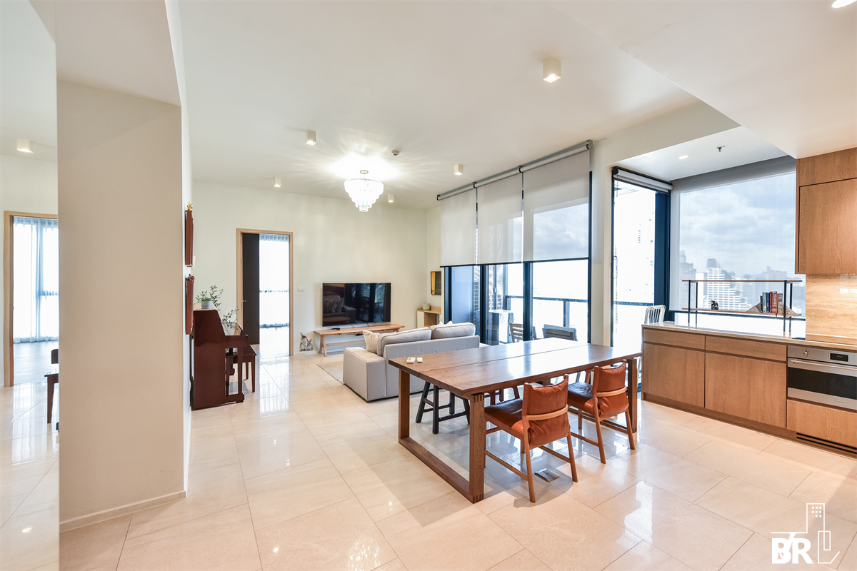 picture The Lofts Silom near BTS Surasak Ultimate Luxury Lifestyle with Convenience - 1/10