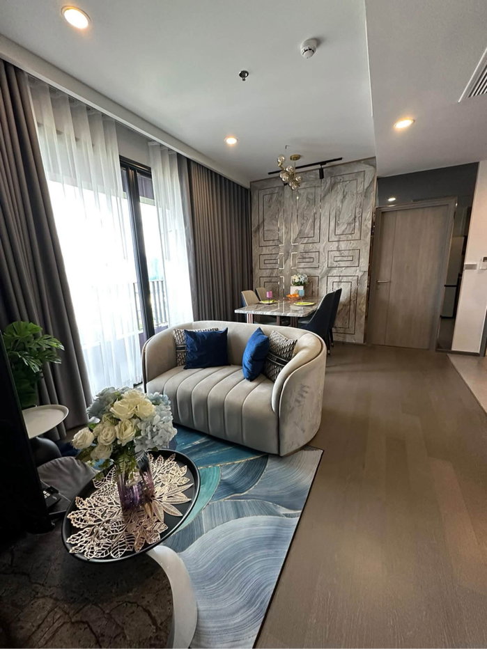 รูป คอนโด Luxury High-Rise การออกแบบเน้นพื้นที่สีเขียว มีความเป็นส่วนตัว สนใจติดต่อ Line @unicondo.official  - รูปที่ 2/3