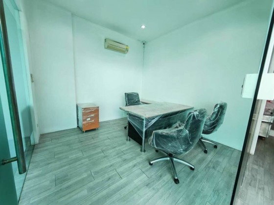 รูป ให้เช่าอาคาร / Home Office 2 ชั้น ซอยลาดพร้าว 87 / ตกแต่งสวย กั้นเป็นสัดส่วน / มีเฟอร์นิเจอร์สำนักงาน  / เหมาะเป็นสำนักงาน จดบริษัทได้ - รูปที่ 2/14