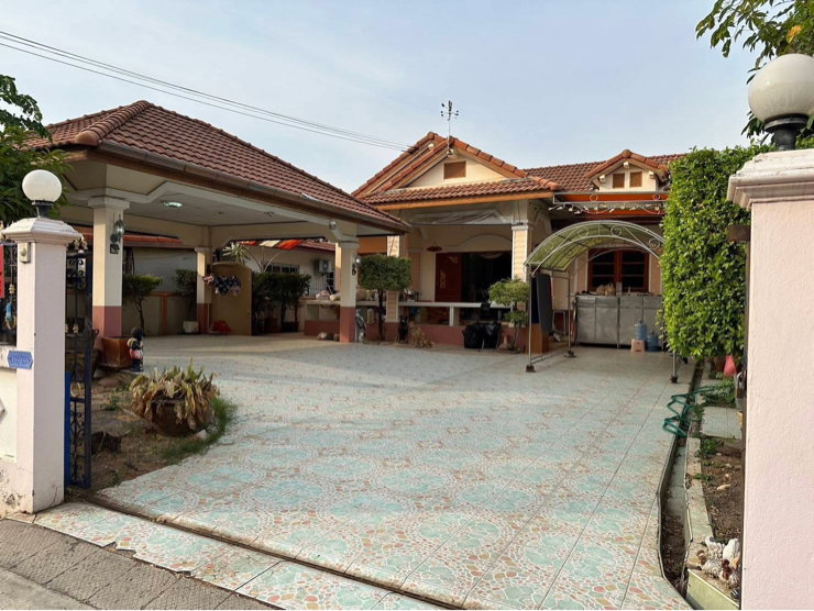รูป บ้านเดี่ยวสัตหีบ 100 ตรว ทำเลดีติดถนน 3ห้องนอน 3ห้องน้ำ (เจ้าของขายเอง) - รูปที่ 1/12