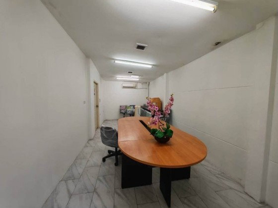 รูป ให้เช่าอาคาร / Home Office 2 ชั้น ซอยลาดพร้าว 87 / ตกแต่งสวย กั้นเป็นสัดส่วน / มีเฟอร์นิเจอร์สำนักงาน  / เหมาะเป็นสำนักงาน จดบริษัทได้ - รูปที่ 6/14