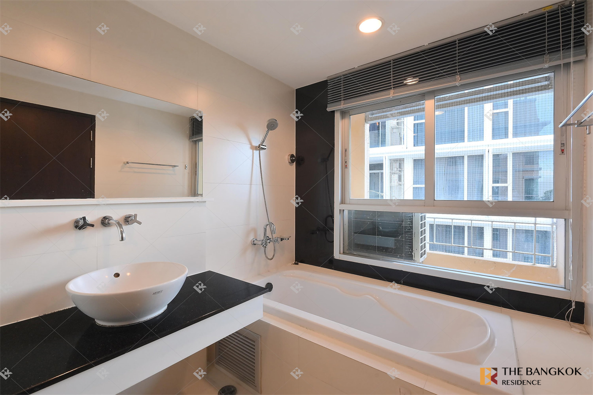 picture The Address Sukhumvit 42 near BTS Ekkamai Condo in Business District - 1/10