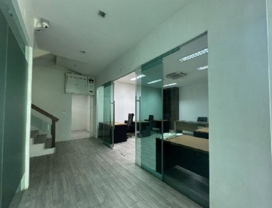 รูป ให้เช่าอาคาร / Home Office 2 ชั้น ซอยลาดพร้าว 87 / ตกแต่งสวย กั้นเป็นสัดส่วน / มีเฟอร์นิเจอร์สำนักงาน  / เหมาะเป็นสำนักงาน จดบริษัทได้ - รูปที่ 14/14