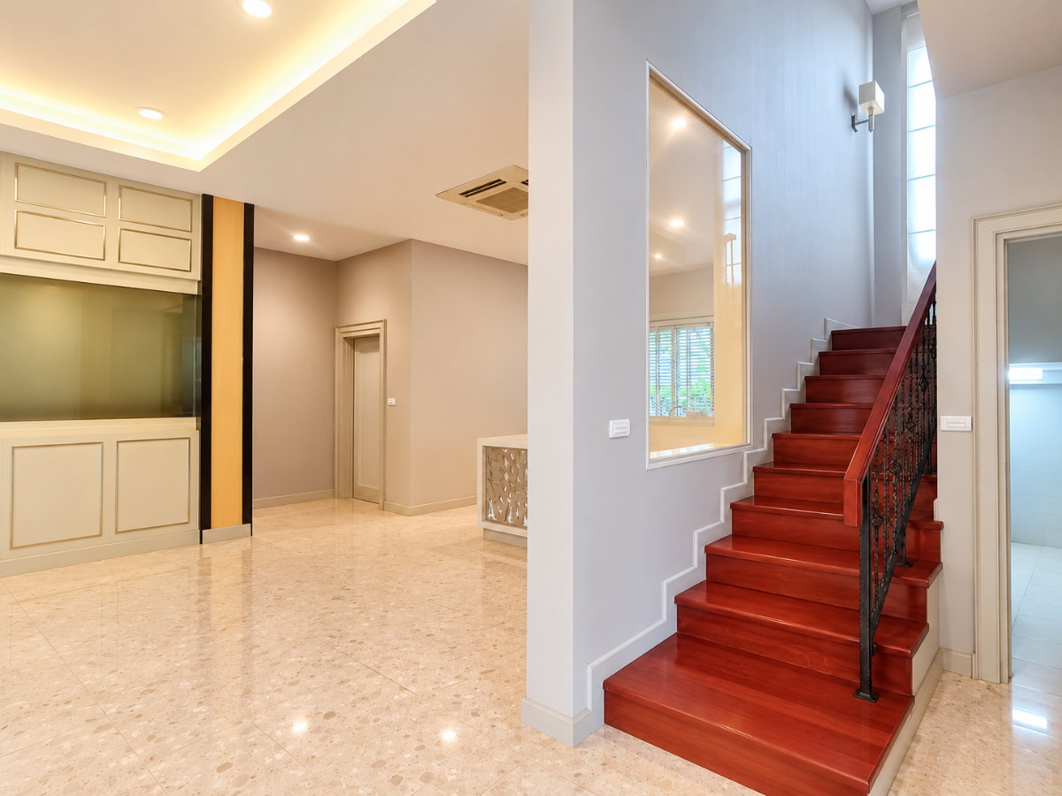 รูป ขายบ้านหรู 3 ชั้น แกรนด์ บางกอก บูเลอวาร์ด รัชดา–รามอินทรา 2 เนื้อที่ 95 ตร.ว. 5 นอน 6 น้ำ เฟอร์นำเข้า ใกล้รถไฟฟ้าสายสีชมพู - รูปที่ 42/119