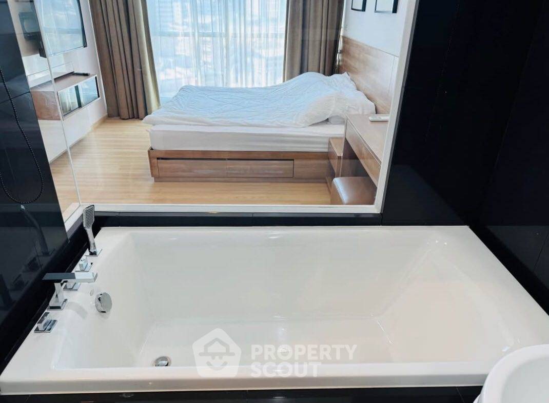 picture 25th-Floor 1-BR At Rhythm Sathorn Near BTS Saphan Taksin (ID 2562440) - 9/14