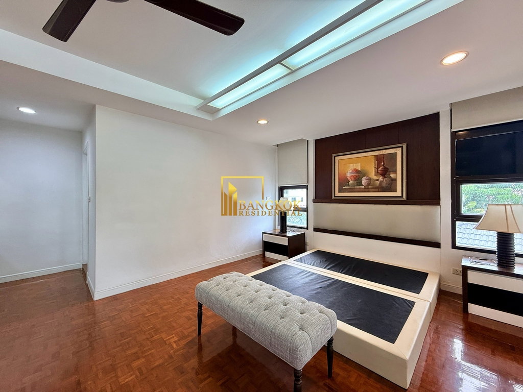 รูป Charming 3 Bedroom Apartment For Rent in Phrom Phong Area - BR20081AP - รูปที่ 12/42